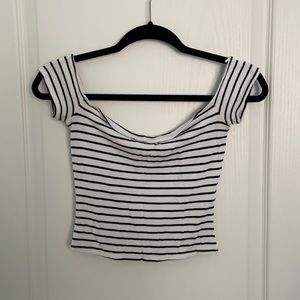 Off-shoulders t-shirt